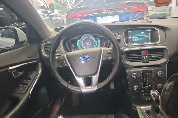 Used Volvo V40 2016 T4 Smart Luxury Edition Steering Wheel