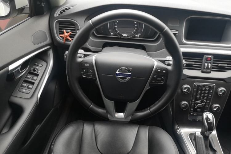 Used Volvo V40 2016 T4 Smart Luxury Edition Steering Wheel