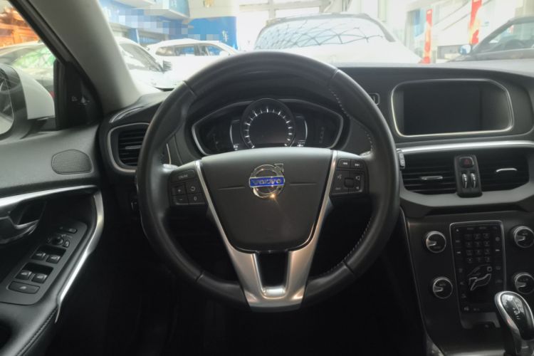 Used Volvo V40 2016 T4 Smart Luxury Edition Steering Wheel