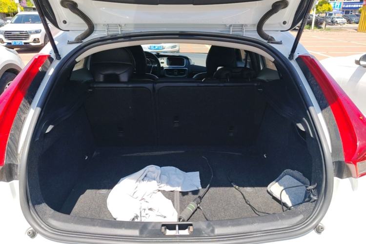 Used Volvo V40 2016 T4 Smart Luxury Edition Trunk