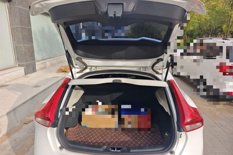 Used Volvo V40 2016 T3 Zhiyi Edition Trunk