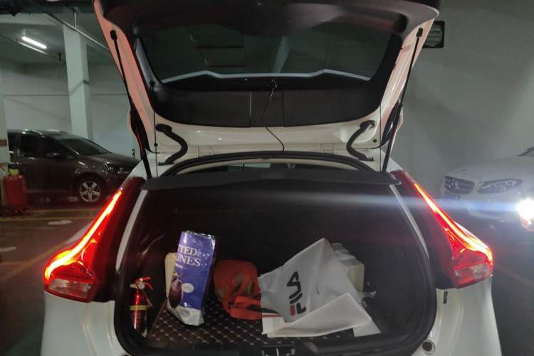 Used Volvo V40 2016 T3 Zhiyi Edition Trunk