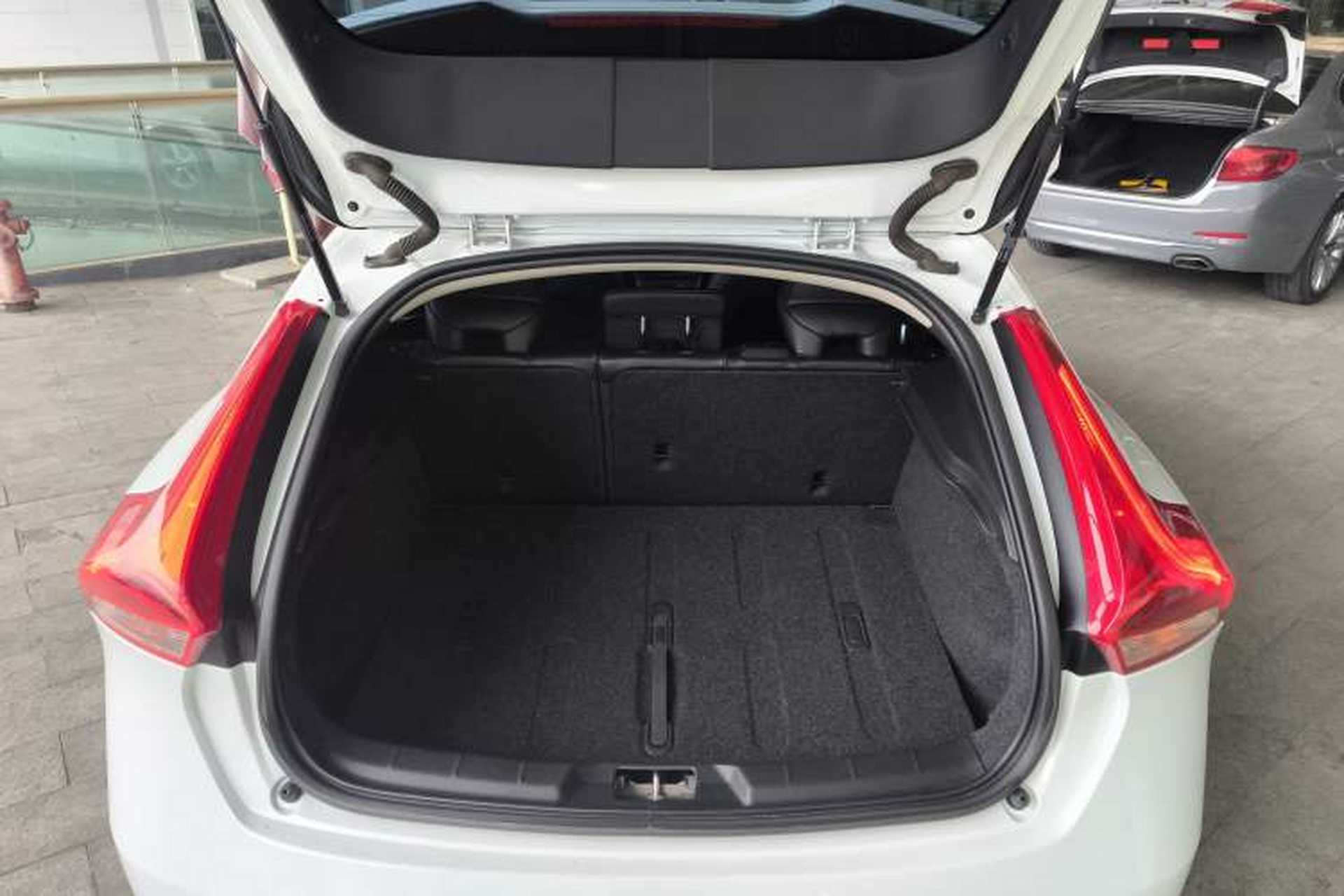 Used Volvo V40 2016 T3 Zhiyi Edition Trunk