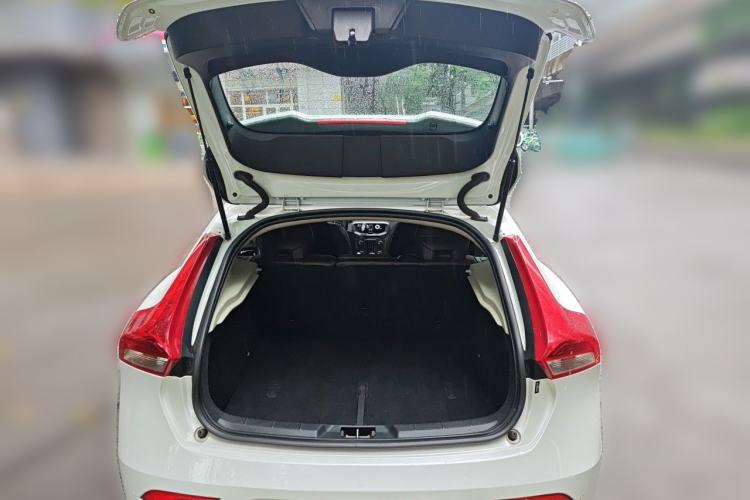 Used Volvo V40 2016 T3 Zhiyi Edition Trunk