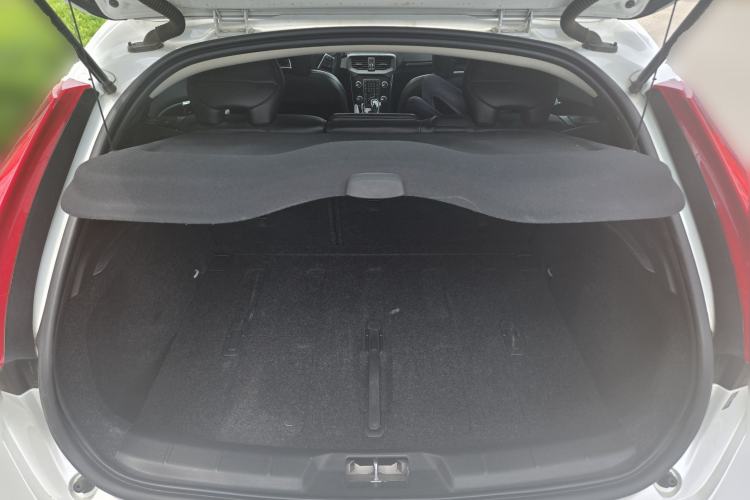 Used Volvo V40 2016 T3 Zhiyi Edition Trunk