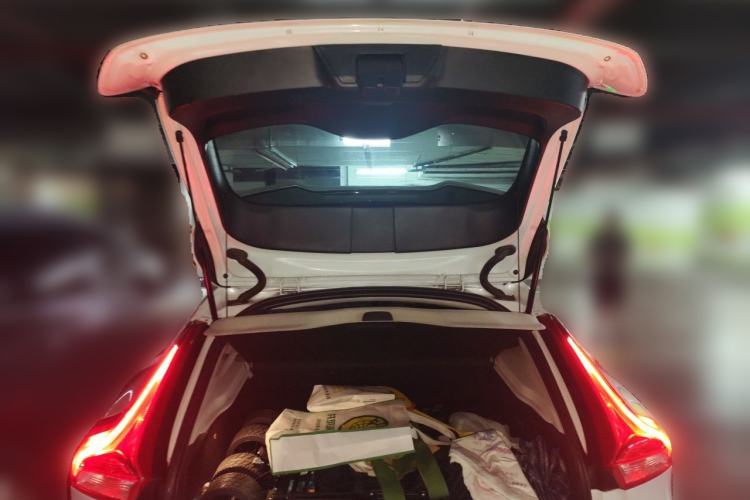 Used Volvo V40 2016 T4 Smart Luxury Edition Trunk