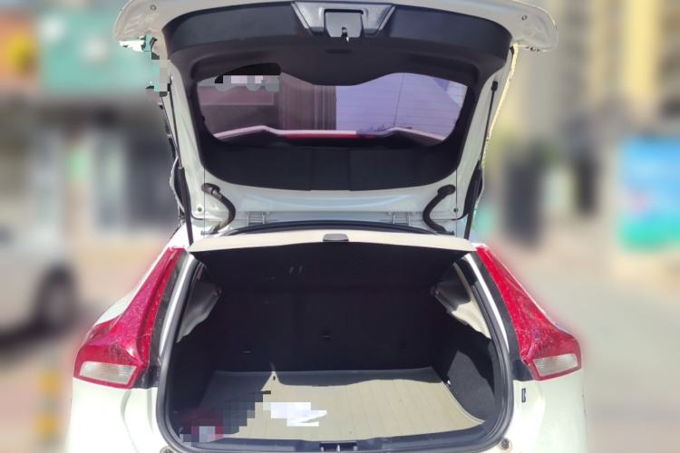 Used Volvo V40 2016 T3 Zhiyi Edition Trunk