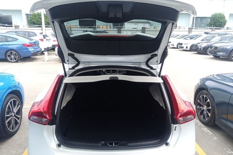 Used Volvo V40 2016 T3 Zhiyi Edition Trunk