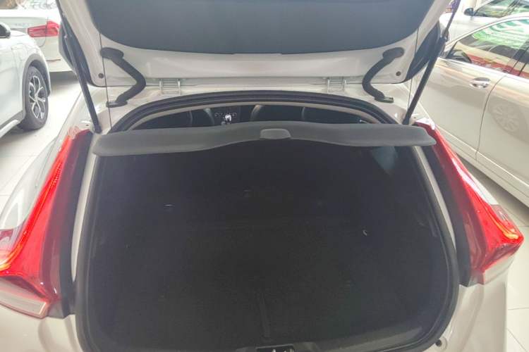 Used Volvo V40 2016 T4 Smart Luxury Edition Trunk
