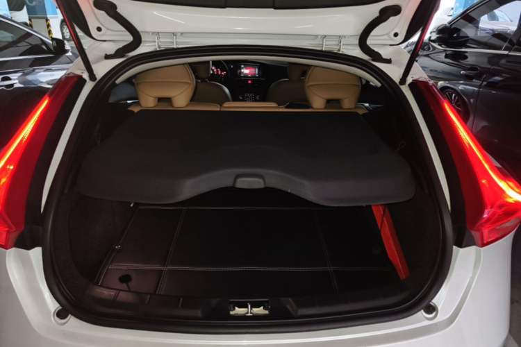 Used Volvo V40 2016 T3 Zhiyi Edition Trunk