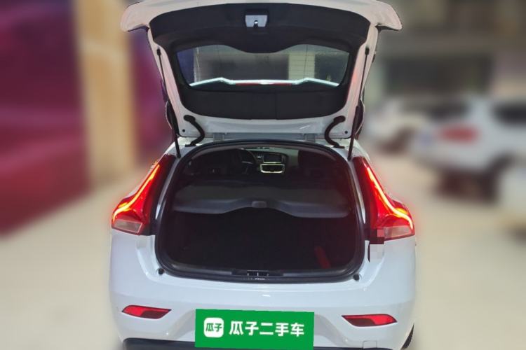 Used Volvo V40 2016 T3 Zhiyi Edition Trunk