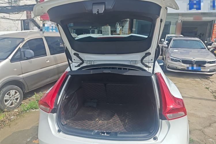 Used Volvo V40 2016 T4 Smart Luxury Edition Trunk