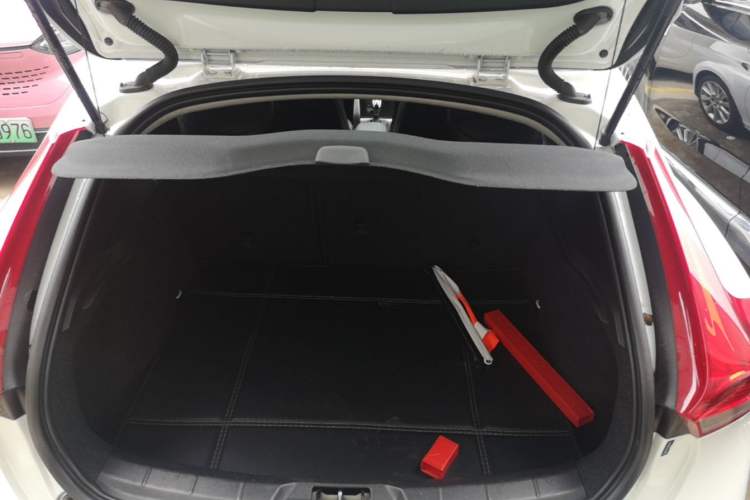 Used Volvo V40 2016 T4 Smart Luxury Edition Trunk
