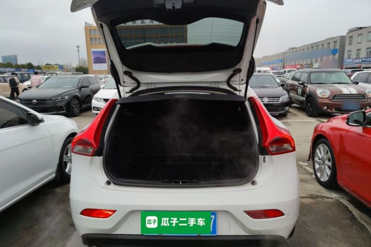 Used Volvo V40 2016 T3 Zhiyi Edition Trunk