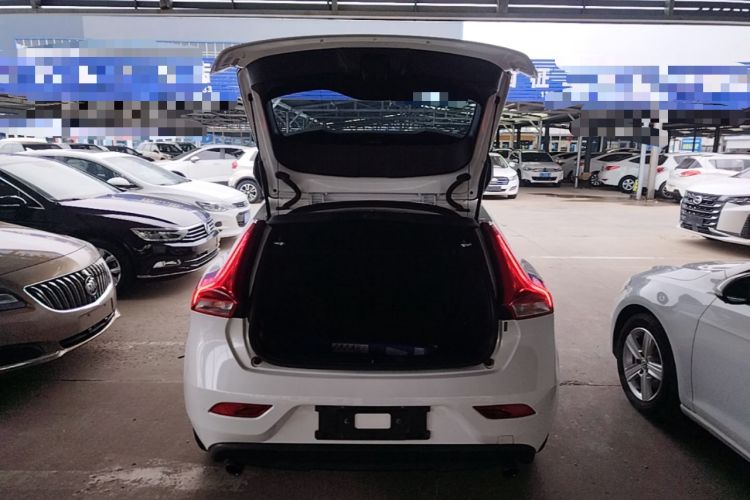 Used Volvo V40 2016 T3 Zhiyi Edition Trunk