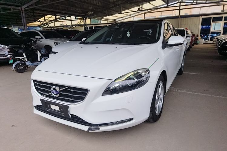 Used Volvo V40 2016 T3 Zhiyi Edition Guazi used car, China used car export, Used car for sale, Used cars, Cheapest cars for sale