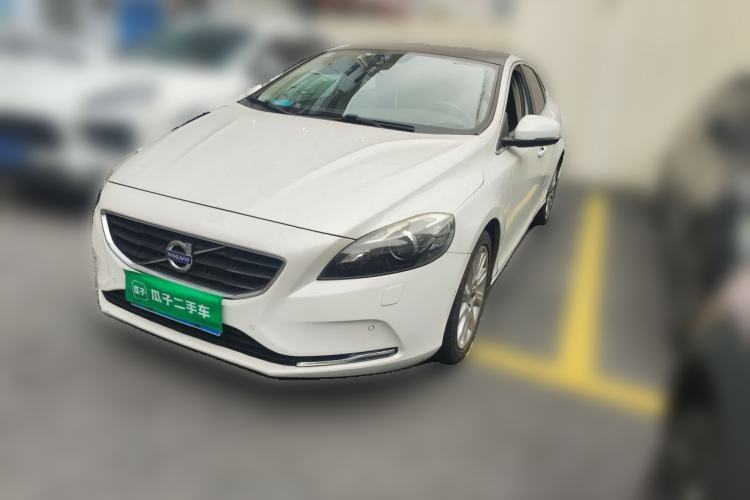 Used Volvo V40 2016 T4 Smart Luxury Edition Guazi used car, China used car export, Used car for sale, Used cars, Cheapest cars for sale