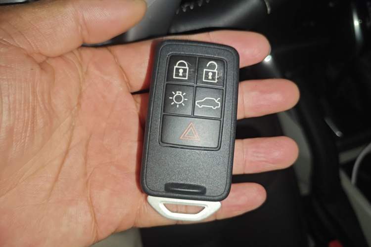 Used Volvo V40 2016 T3 Zhiyi Edition Vehicle Key