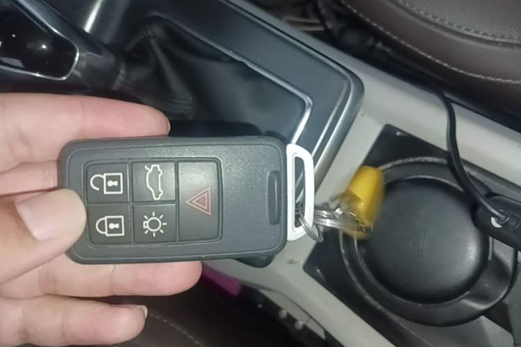 Used Volvo V40 2016 T4 Smart Luxury Edition Vehicle Key