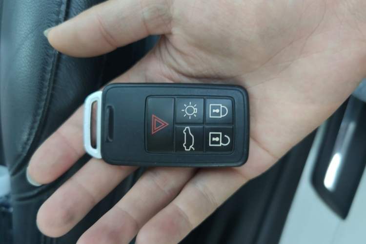 Used Volvo V40 2016 T4 Smart Luxury Edition Vehicle Key