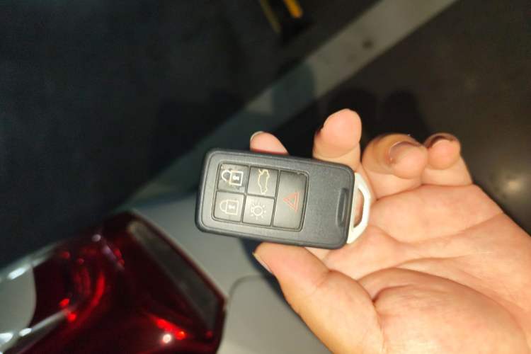 Used Volvo V40 2016 T4 Smart Luxury Edition Vehicle Key
