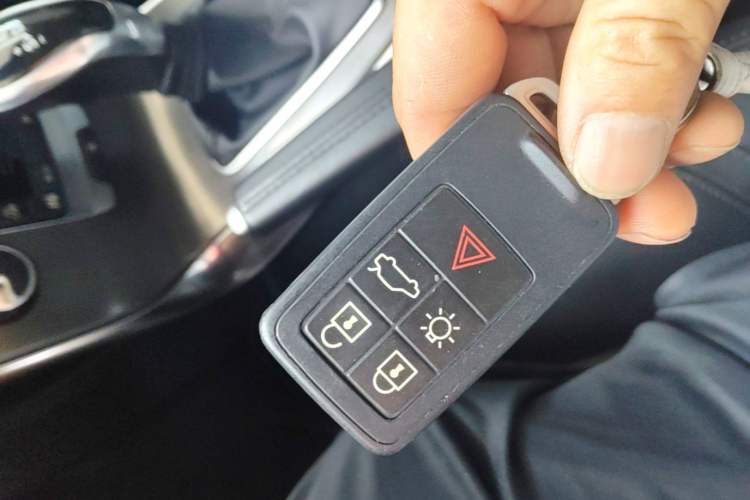 Used Volvo V40 2016 T4 Smart Luxury Edition Vehicle Key