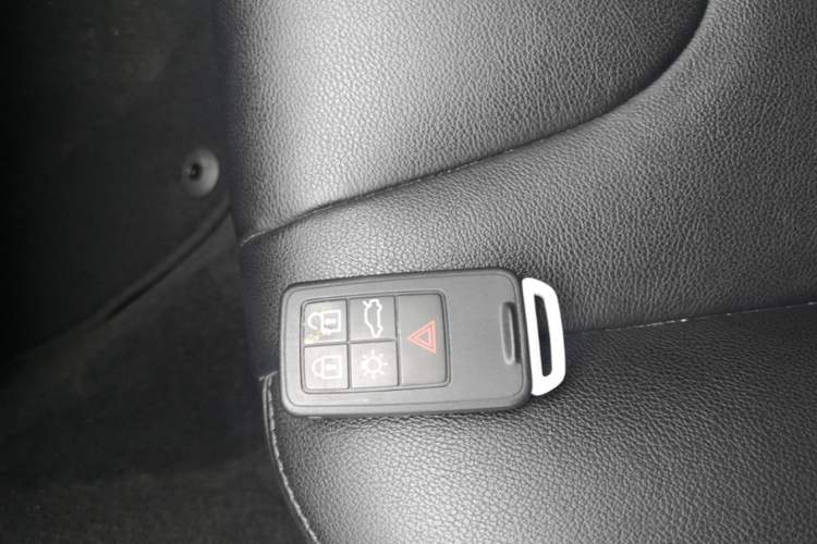 Used Volvo V40 2016 T4 Smart Luxury Edition Vehicle Key