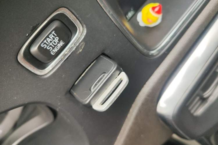 Used Volvo V40 2016 T4 Smart Luxury Edition Vehicle Key