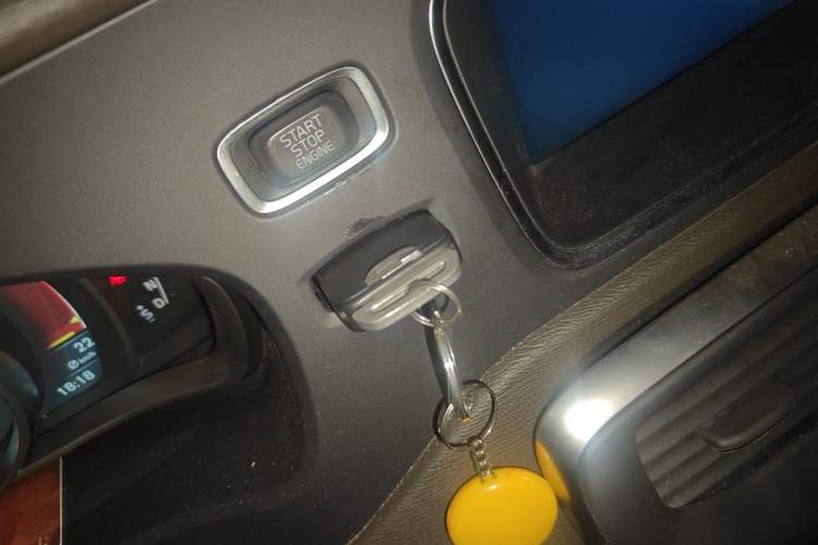Used Volvo V40 2016 T4 Smart Luxury Edition Vehicle Key