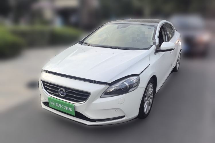 Used Volvo V40 2016 T4 Smart Luxury Edition Guazi used car, China used car export, Used car for sale, Used cars, Cheapest cars for sale