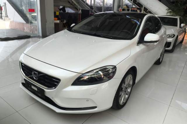 Used Volvo V40 2016 T4 Smart Luxury Edition