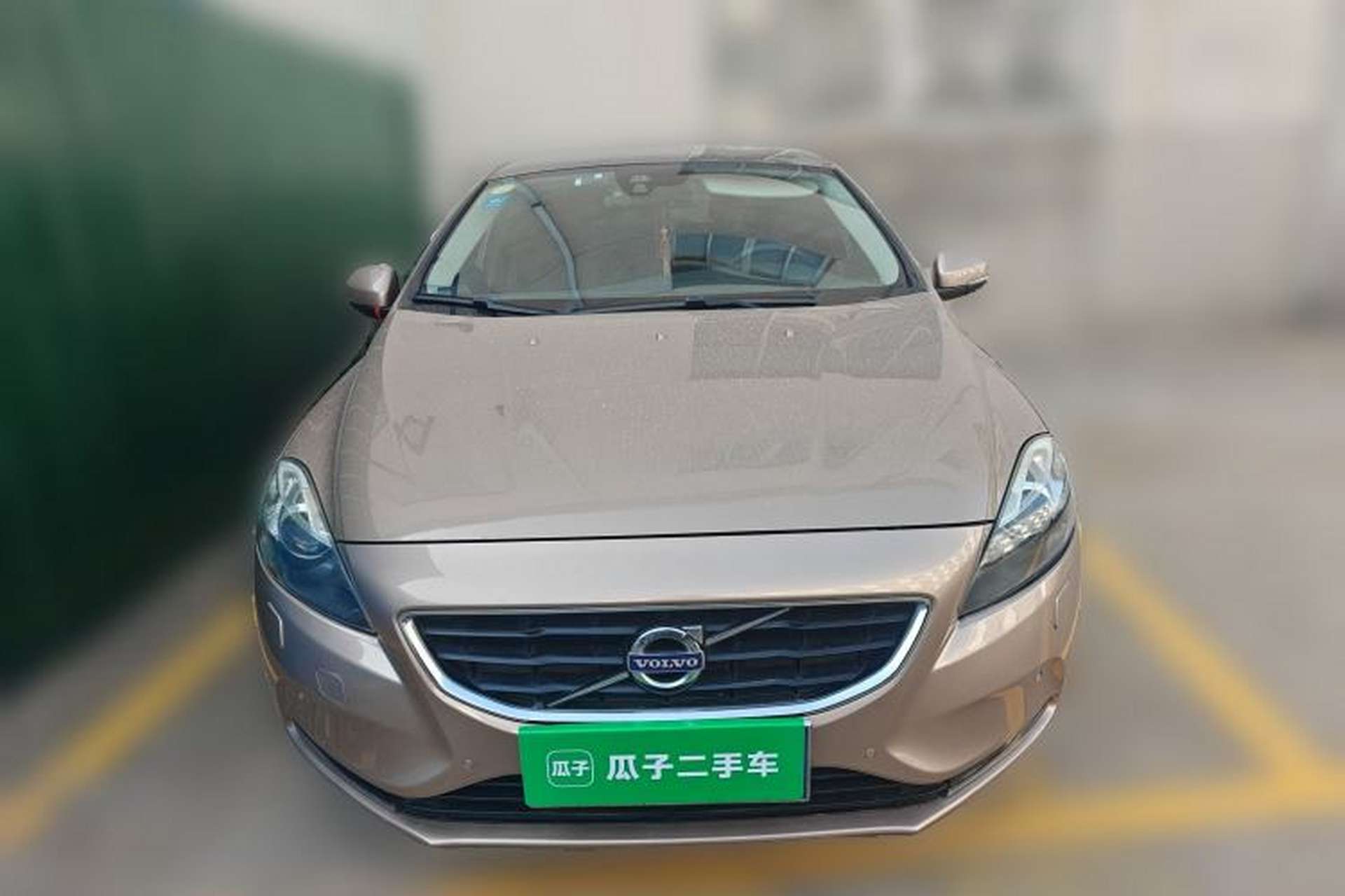 Used Volvo V40 2016 T4 Smart Luxury Edition Front