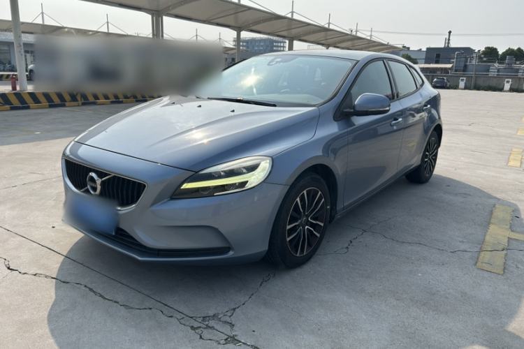 Used Volvo V40 2017 T3 Zhiyi Edition Guazi used car, China used car export, Used car for sale, Used cars, Cheapest cars for sale
