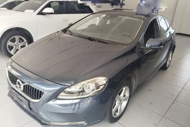 Used Volvo V40 2017 T3 Smart Edition