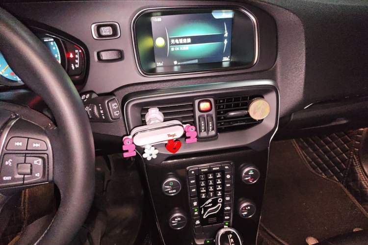 Used Volvo V40 2017 T3 Zhiyi Edition Audio And AC Panel