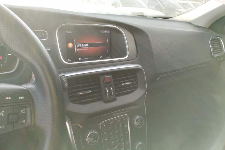 Used Volvo V40 2017 T3 Zhiyi Edition Audio And AC Panel