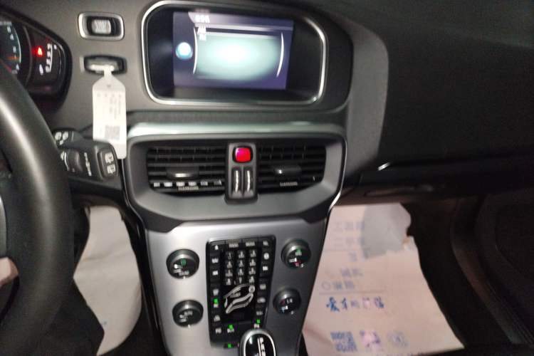 Used Volvo V40 2017 T3 Zhiya Edition Audio And AC Panel
