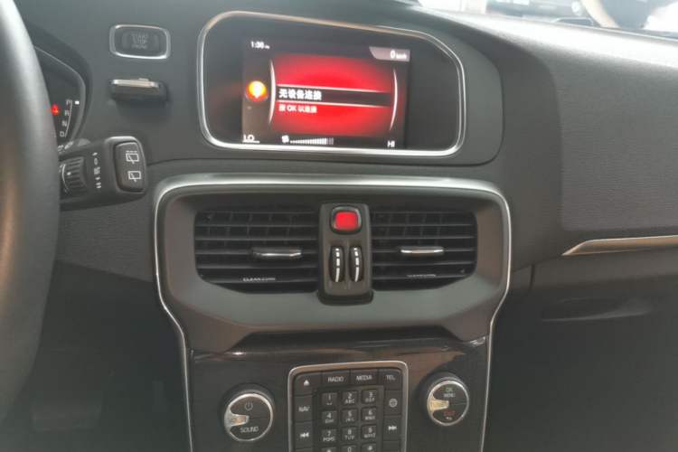 Used Volvo V40 2017 T3 Zhiyi Edition Audio And AC Panel