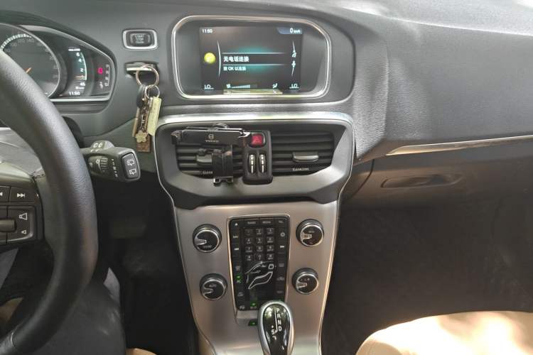 Used Volvo V40 2017 T3 Zhiya Edition Audio And AC Panel