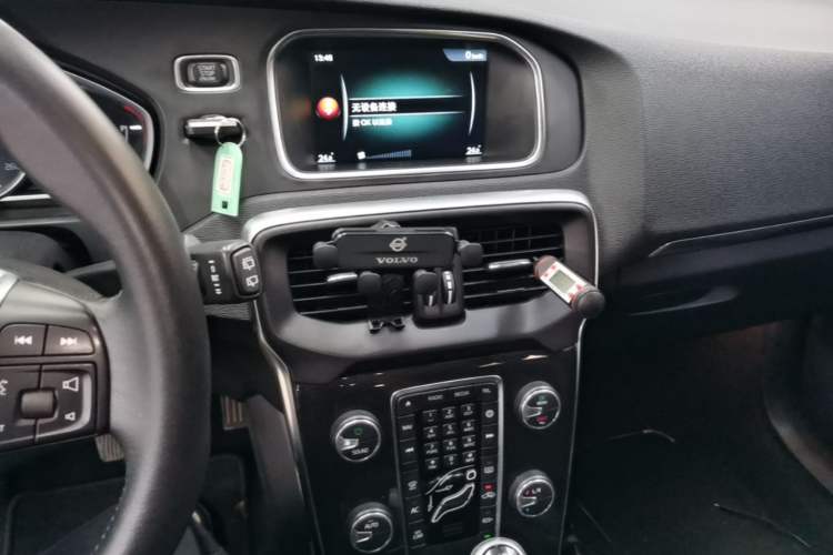 Used Volvo V40 2017 T3 Zhiyi Edition Audio And AC Panel