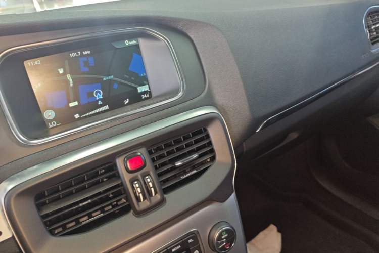 Used Volvo V40 2017 T3 Zhiya Edition Audio And AC Panel