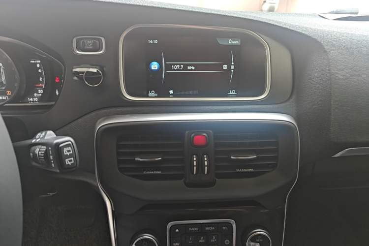 Used Volvo V40 2017 T3 Zhiyi Edition Audio And AC Panel