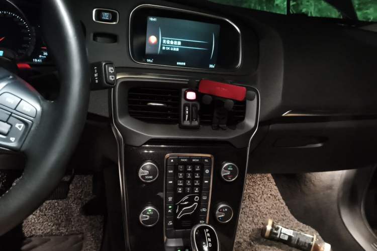 Used Volvo V40 2017 T3 Zhiyi Edition Audio And AC Panel