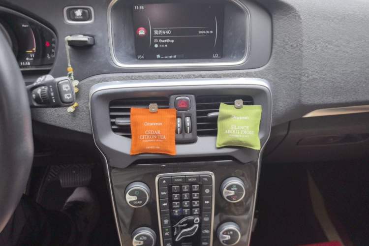 Used Volvo V40 2017 T3 Zhiyi Edition Audio And AC Panel
