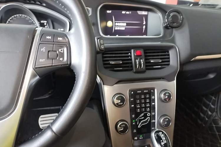 Used Volvo V40 2017 T3 Zhiya Edition Audio And AC Panel