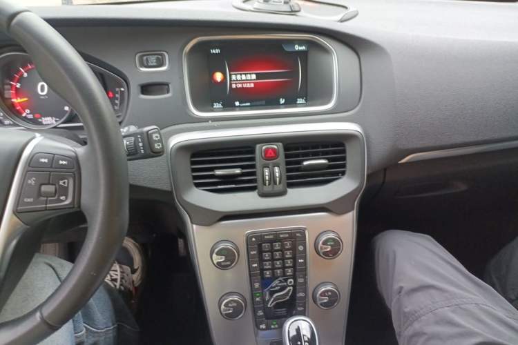 Used Volvo V40 2017 T3 Zhiya Edition Audio And AC Panel