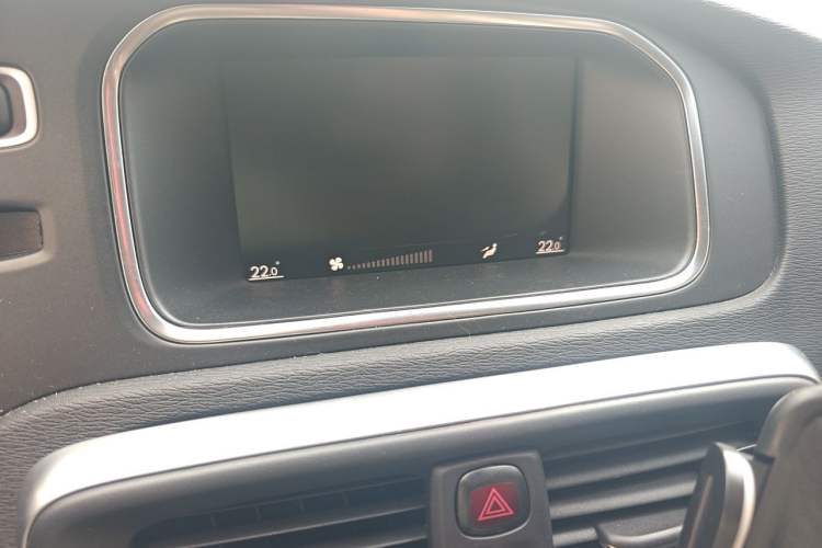 Used Volvo V40 2017 T3 Zhiya Edition Audio And AC Panel