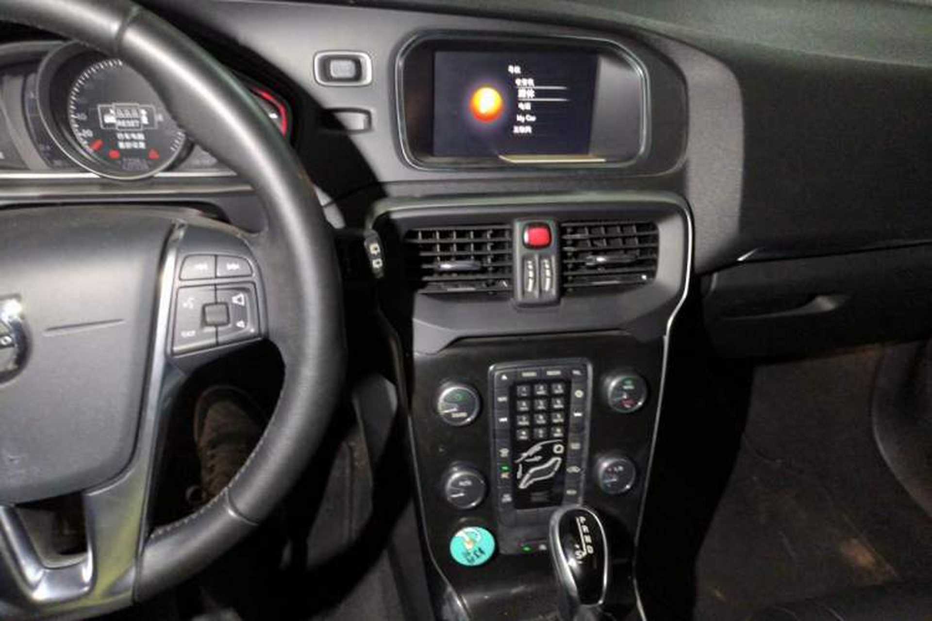 Used Volvo V40 2017 T3 Zhiyi Edition Audio And AC Panel