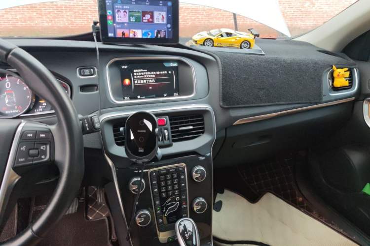 Used Volvo V40 2017 T3 Zhiyi Edition Audio And AC Panel