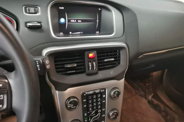 Used Volvo V40 2017 T3 Zhiya Edition Audio And AC Panel
